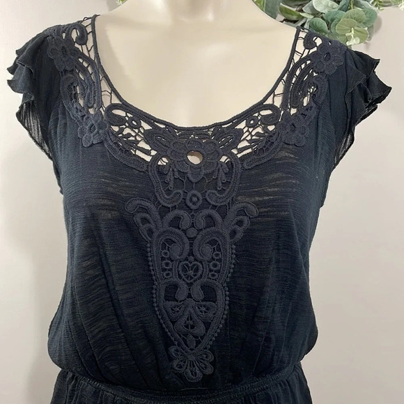NWT Cable & Gauge Black Ruffled Sleeve Embroidered Neckline Peplum Top PS - Picture 2 of 16